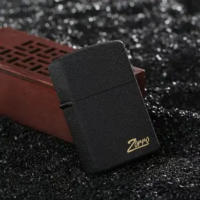 Запальничка бензинова чорна матова Zorro Limited Edition в жерстяній коробці HL-289 фото